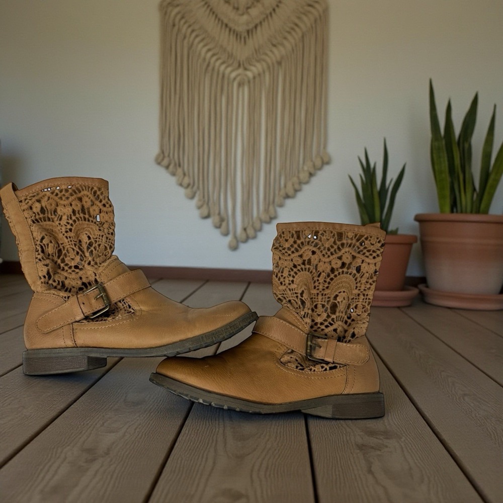 🤩 Y2K Mudd Fairy Lace crochet Ankle Boots whimsical Western Cottagecore Boho 9